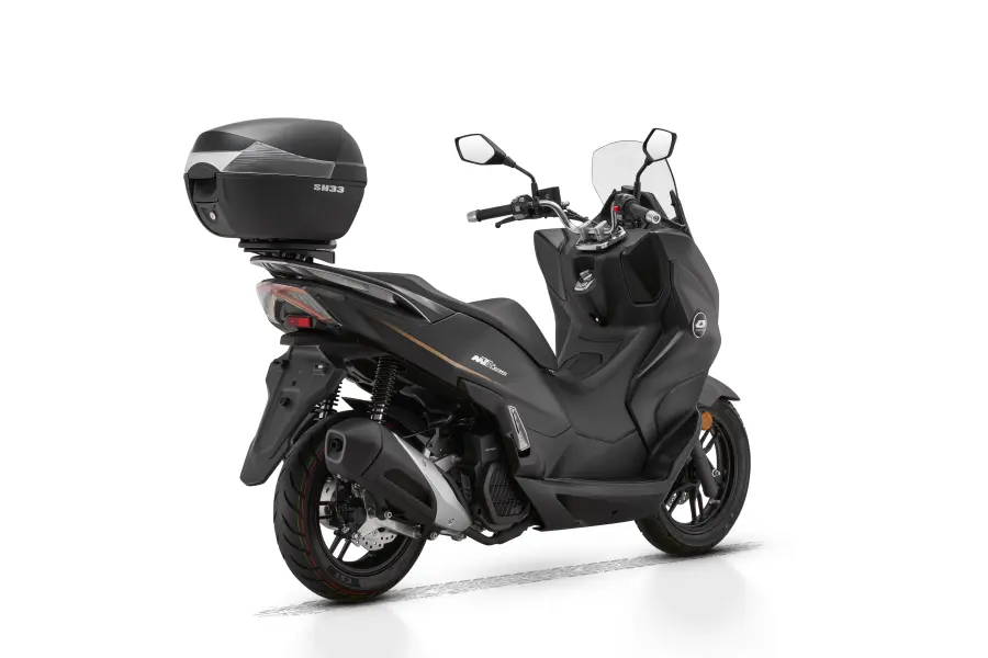 360 изглед на хибриден скутер QJ Motor MTX 125 черен мат – заден десен ъгъл