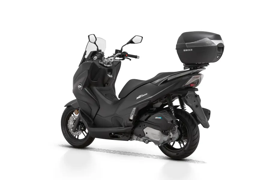 360 изглед на хибриден скутер QJ Motor MTX 125 черен мат – директно отзад