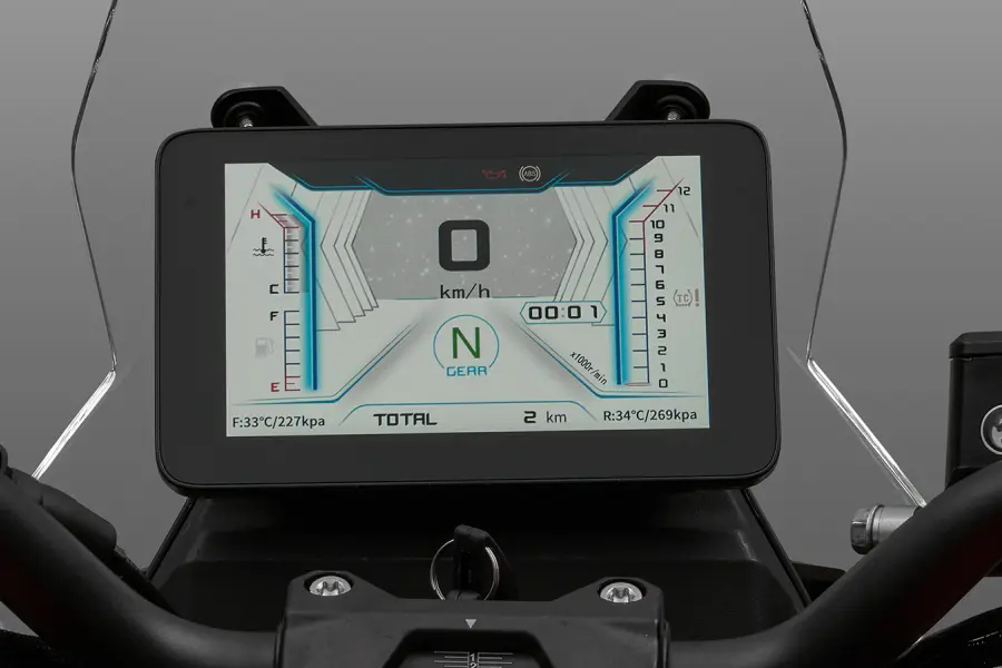 7-инчов TFT дисплей с Bluetooth и навигация